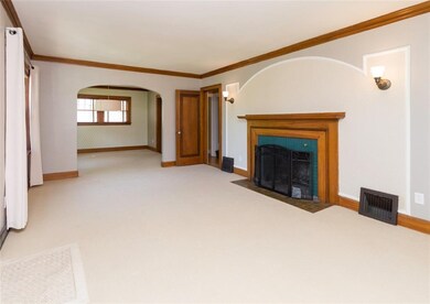 4226 Sheridan Ave, Des Moines, IA 50310 - photo 5