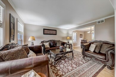 1821 Cambridge Dr, Carpentersville, IL 60110 - photo 3