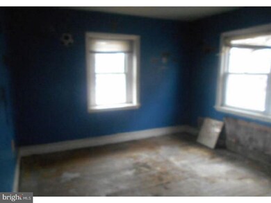 411 Pfeiffer St, Camden, NJ 08105 - photo 3