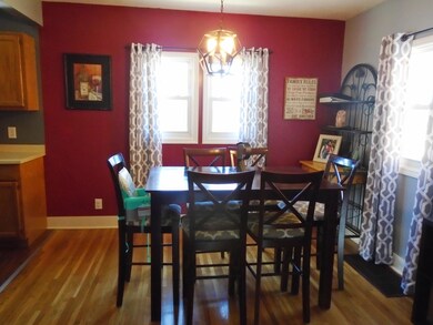 Eat-in kitchen/Informal Dining