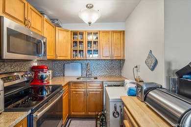 LeHavre on the Water unit 9A, Whitestone, NY 11357 - photo 6