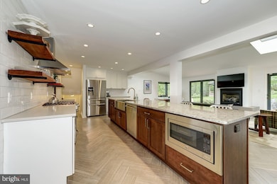 9117 Hamilton Dr, Fairfax, VA 22031 - photo 6