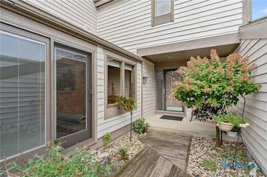 6716 Embassy Ct unit B8, Maumee, OH 43537 - photo 3