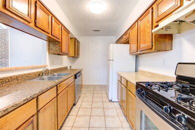 212 Quaker Dr unit B-1, Friendswood, TX 77546 - photo 6