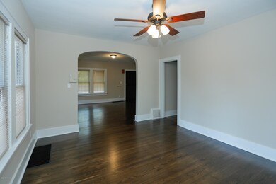 1425 Lakeway-107