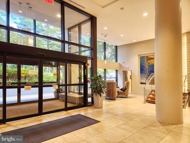 Lakeside Plaza Condominium unit 924, Baileys Crossroads, VA 22041 - photo 2