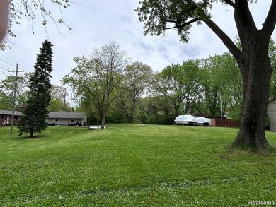 6980 Hambro St, West Bloomfield Township, MI 48323 - photo 2