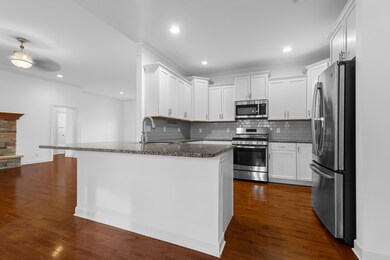 2203 Wickford Ln, Sycamore, IL 60178 - photo 4