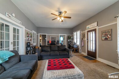 410 N Hamilton St, Lincoln, IL 62656 - photo 5