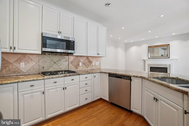 12513 Fox View Way, Reston, VA 20191 - photo 6