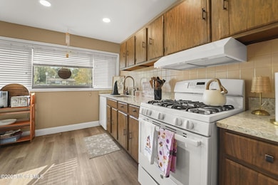 942 Jamestown Rd, East Windsor, NJ 08520 - photo 4