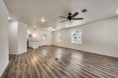 1506 N Buffalo Ave, Cleburne, TX 76033 - photo 4