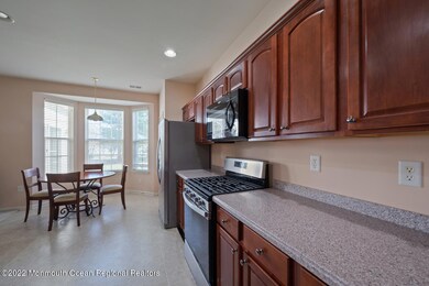 8 Georgetown Ct Allentown NJ-large-018-0