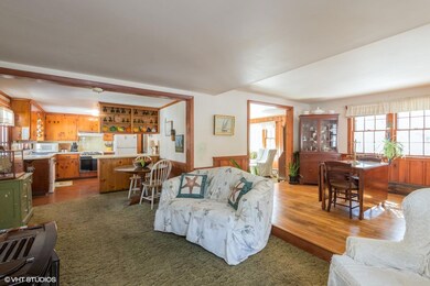 FAMILY ROOM NO WOOD FL