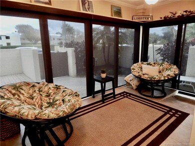 Gorgeous Lanai with electronic Screen Control