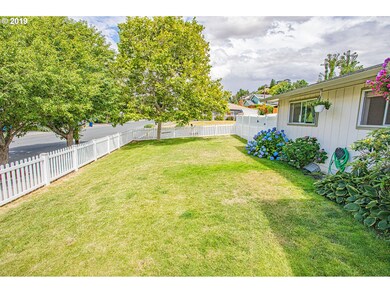 1506 E 19th St, the Dalles, OR 97058 - photo 3