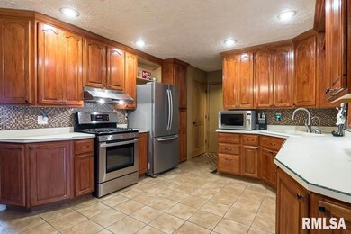 2435 W 57th St, Davenport, IA 52806 - photo 3