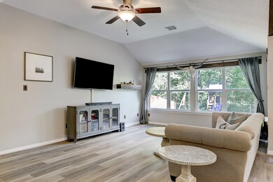 9811 Woodhollow Dr, Conroe, TX 77385 - photo 5