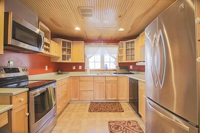 9 Kinney Ave, Burlington, MA 01803 - photo 3