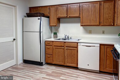 909 Yardarm Ln, Annapolis, MD 21401 - photo 6