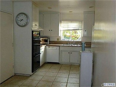 Breakfast nook off kitchen and garage access