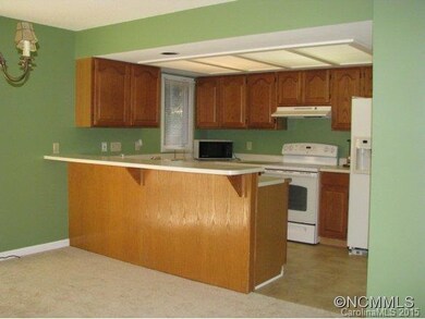 Kitchen-Breakfast Bar