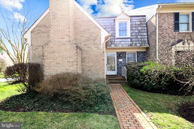 10706 Brewer House Rd, Rockville, MD 20852 - photo 2