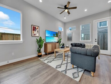 310 Charlock St, Houston, TX 77022 - photo 5