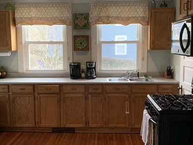 27 Green St, Fairhaven, MA 02719 - photo 2