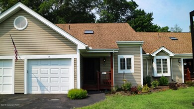 97 Duck Hollow Cir, Stroudsburg, PA 18360 - photo 2