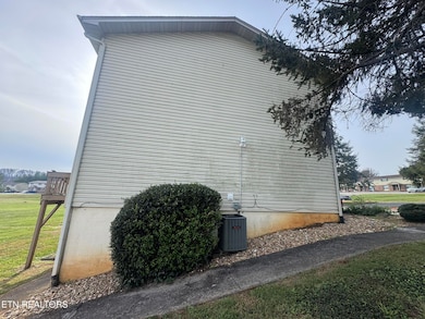 1817 Meadowland Ln, Louisville, TN 37777 - photo 3