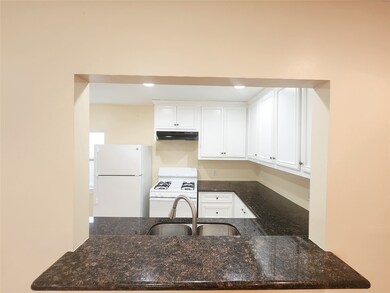 725 E 10 1 2 St unit B, Houston, TX 77008 - photo 4