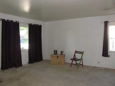 1615_7_LivingRm
