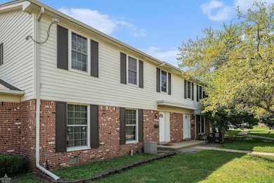 44409 Newburyport Dr unit 133, Canton, MI 48187 - photo 2