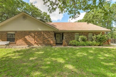 1003 Barry Ln, Cleburne, TX 76031 - photo 2