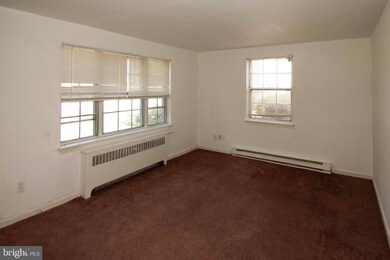 307 W Elkinton Ave, Chester, PA 19013 - photo 5