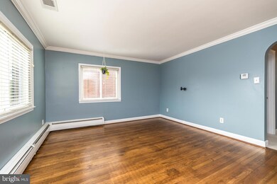 729 Fernwood St, Bethlehem, PA 18018 - photo 2