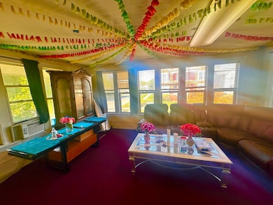 256 W Downer Place, Aurora, IL 60506 - photo 5