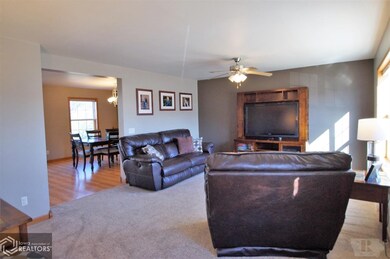 1009 E 18th St S, Newton, IA 50208 - photo 5