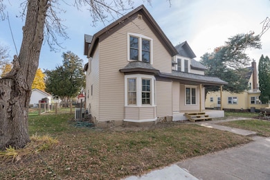 212 N Murphy St, Lake Crystal, MN 56055 - photo 2