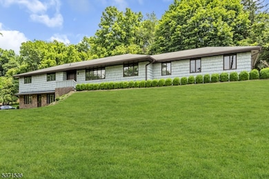 366 E Saddle River Rd, Upper Saddle River, NJ 07458 - photo 3