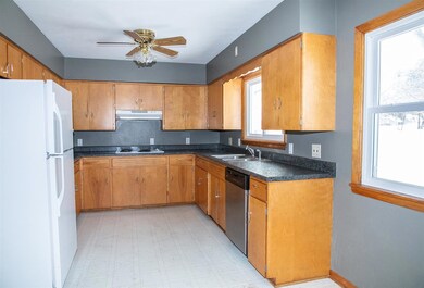 218 N Ellen St, Cedar Falls, IA 50613 - photo 6