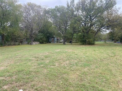 430 Sabine Ave, Cleburne, TX 76031 - photo 3