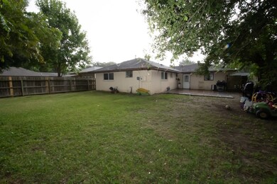 6322 Oaknut Dr, Houston, TX 77088 - photo 3