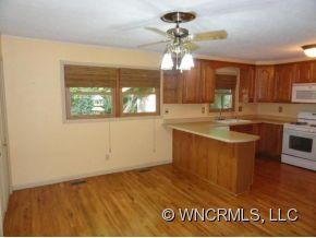 Kitchen & Dining Area