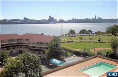 Hudson Harbor unit 21M, Edgewater, NJ 07020 - photo 2