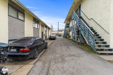 04-Front Exterior_ELI09901