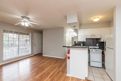 425 Emerson St unit 7, Houston, TX 77006 - photo 4