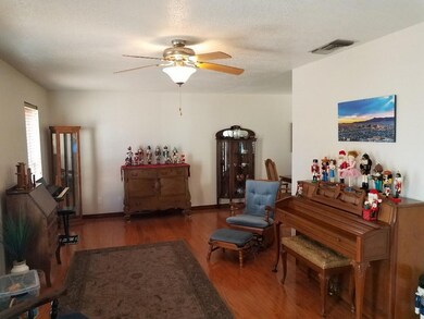 10686 Janway Dr, El Paso, TX 79935 - photo 3