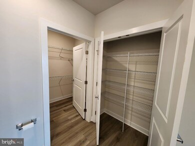 12880 Mosaic Park Way unit 4-N, Herndon, VA 20171 - photo 6